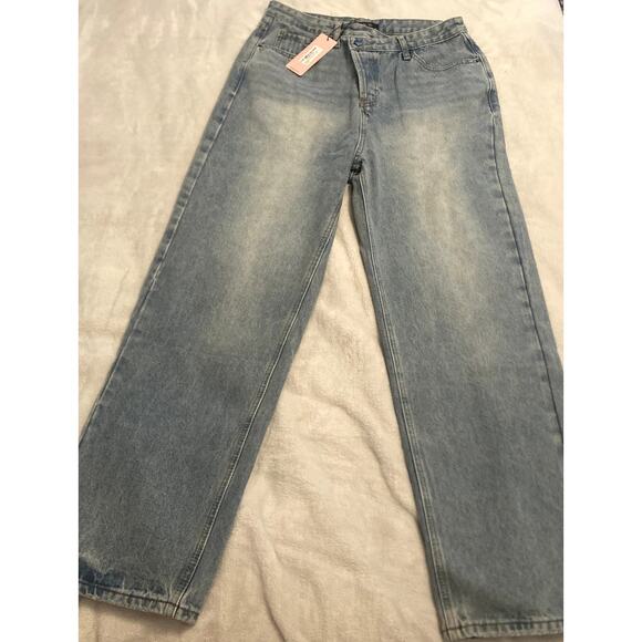 Micas Asymmetric Waist Straight Leg Light Wash Denim Jeans size Medium - Picture 3 of 4
